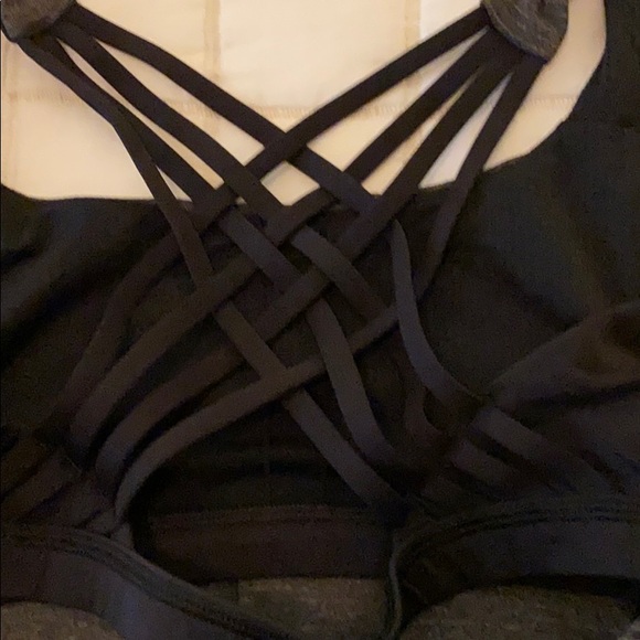 Lulu tank with built in bra - Picture 3 of 5